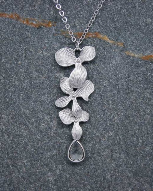 Orchid and crystal necklace 1